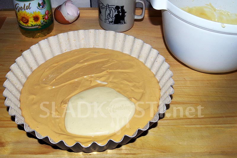 Šlehaný koláč s karamelovým tvarohem