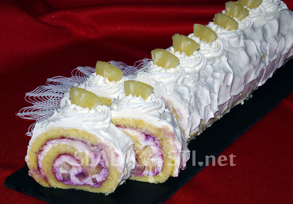 Ananasová roláda s Mascarpone a šlehačkou