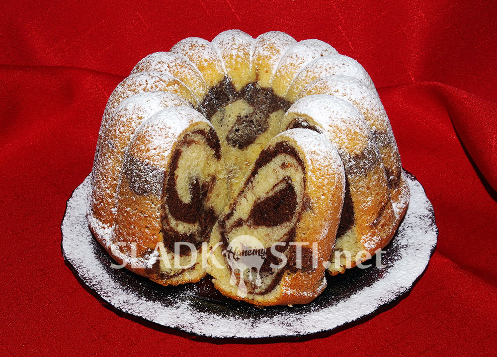 Bábovka třená mramorová