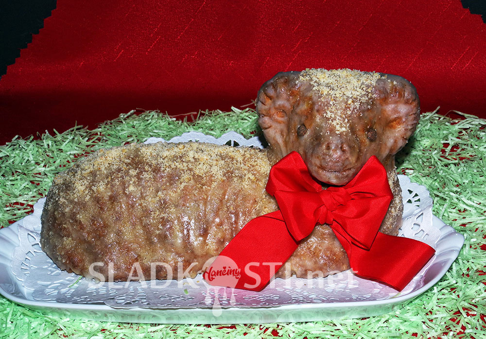 Bílkový oříškový beránek s citrónovou polevou