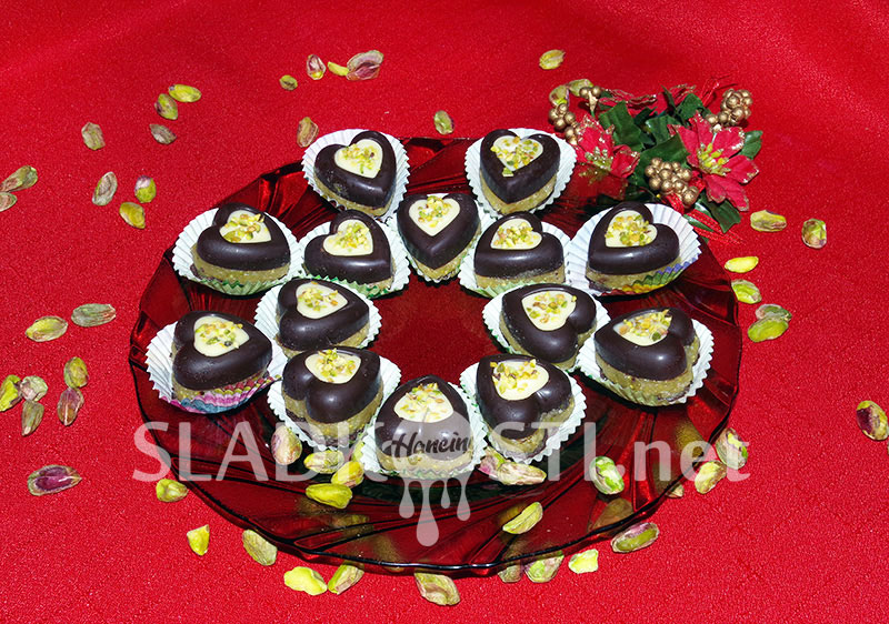 Čokoládová srdíčka s marcipánem a griotkou