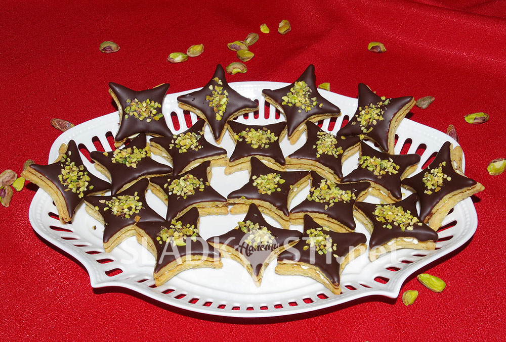 Čtyřcípé pistáciové hvězdy s čokoládou