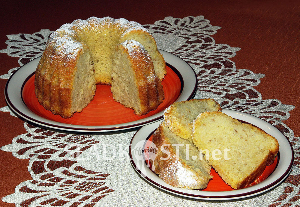 Kefírová bábovka s mandlemi