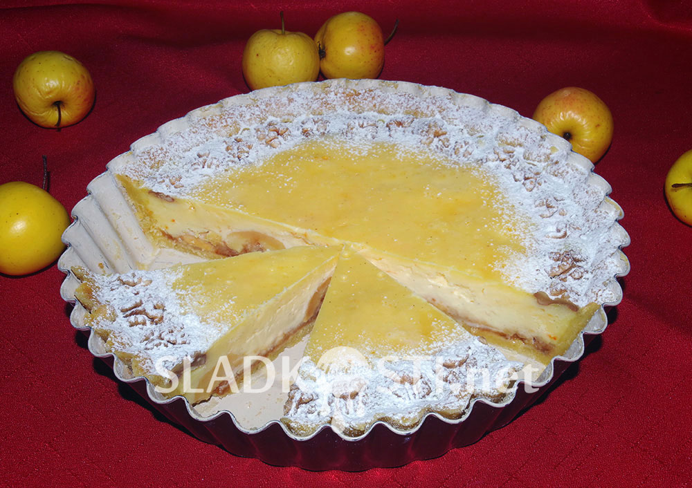 Linecký jablečný cheesecake s ořechy a pudinkem