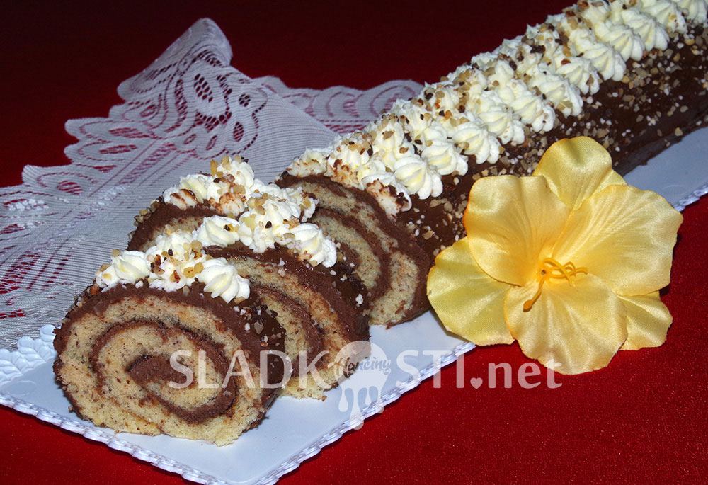 Lískooříšková krémová roláda