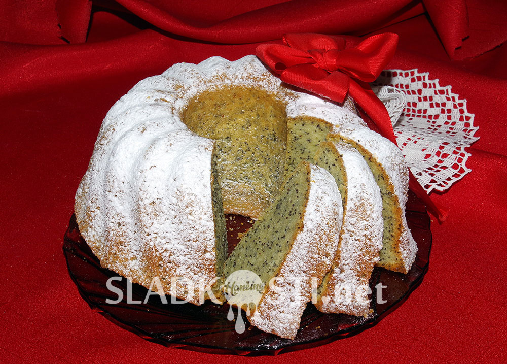 Maková bábovka se salkem a mascarpone