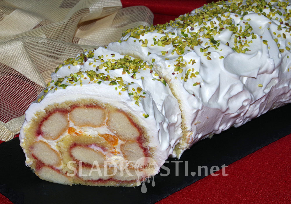 Mandarinková roláda s cukrářskými piškoty a šlehačkou