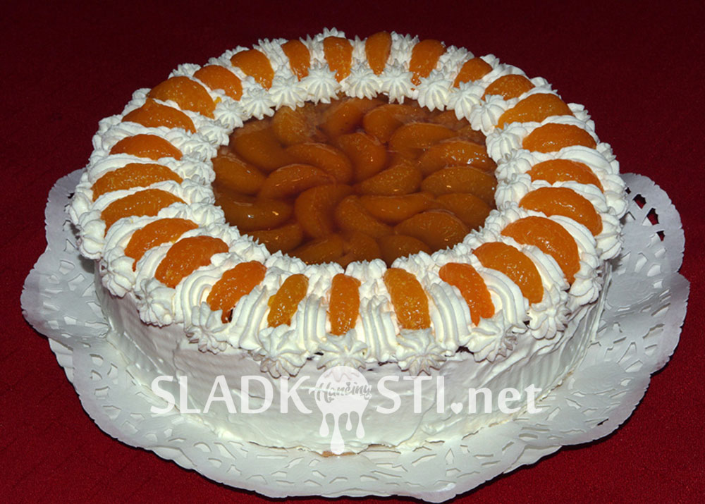 Mandarinkový dort se šlehačkou