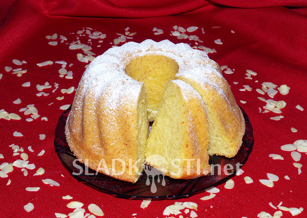 Mandlová bábovka s kokosovým mlékem