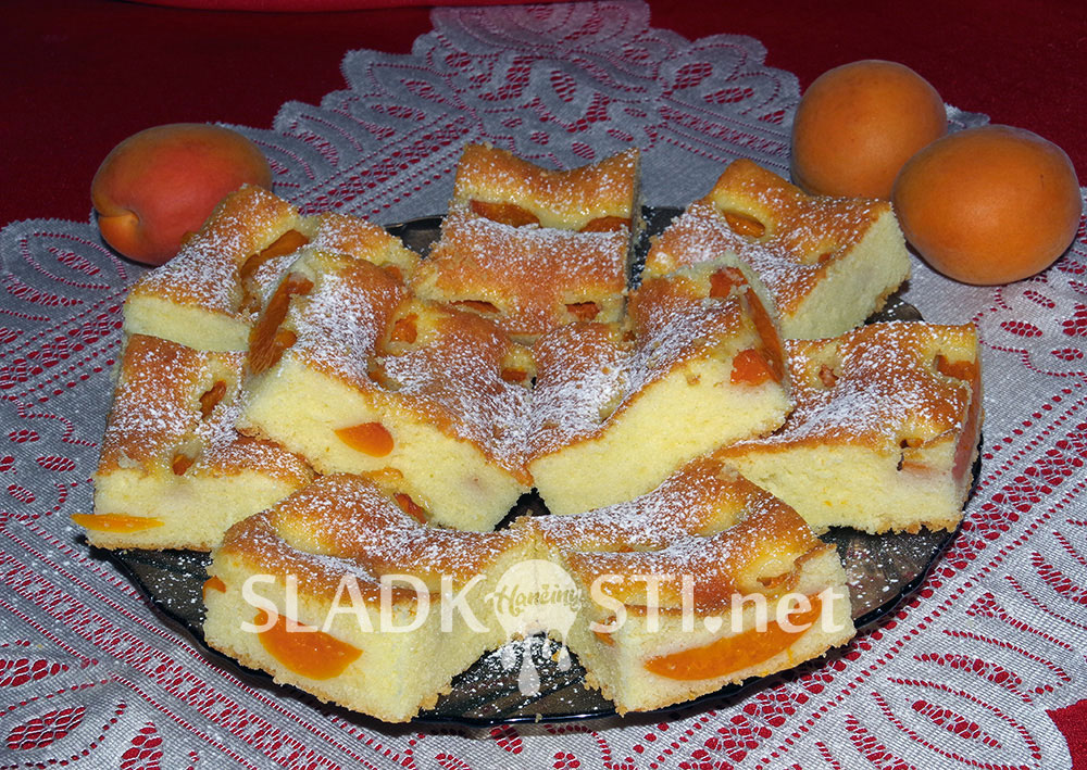 Meruňková bublanina s vaječným likérem