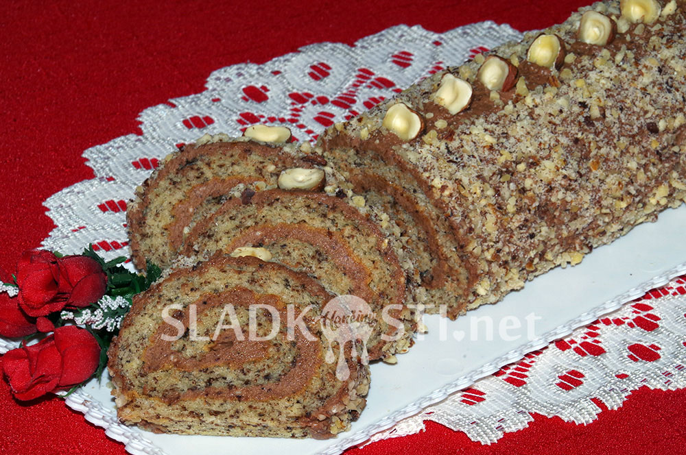 Nugátová roláda s lískovými oříšky