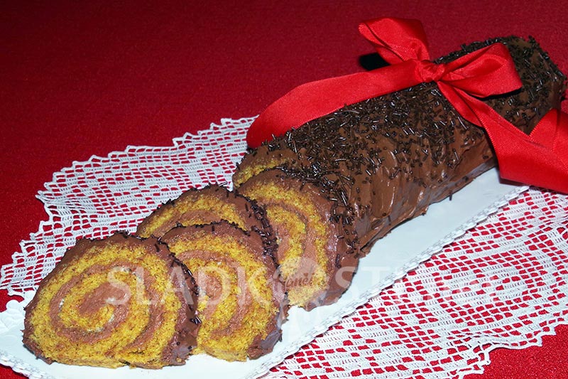 Ořechová roláda s polevou ganache
