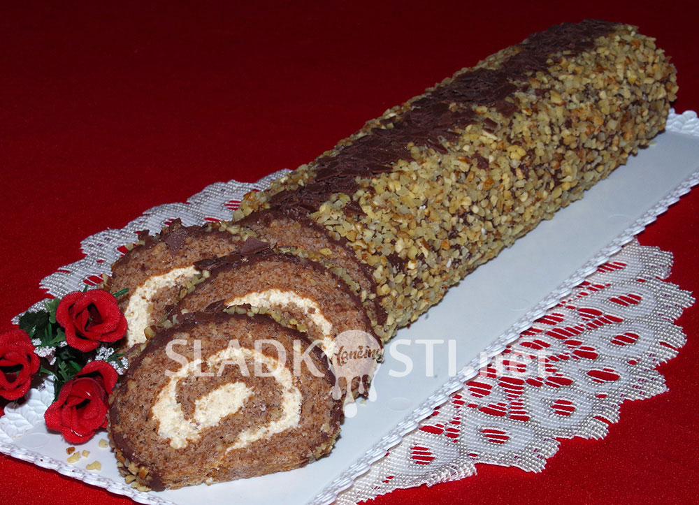 Ořechová roláda s čokoládovou polevou