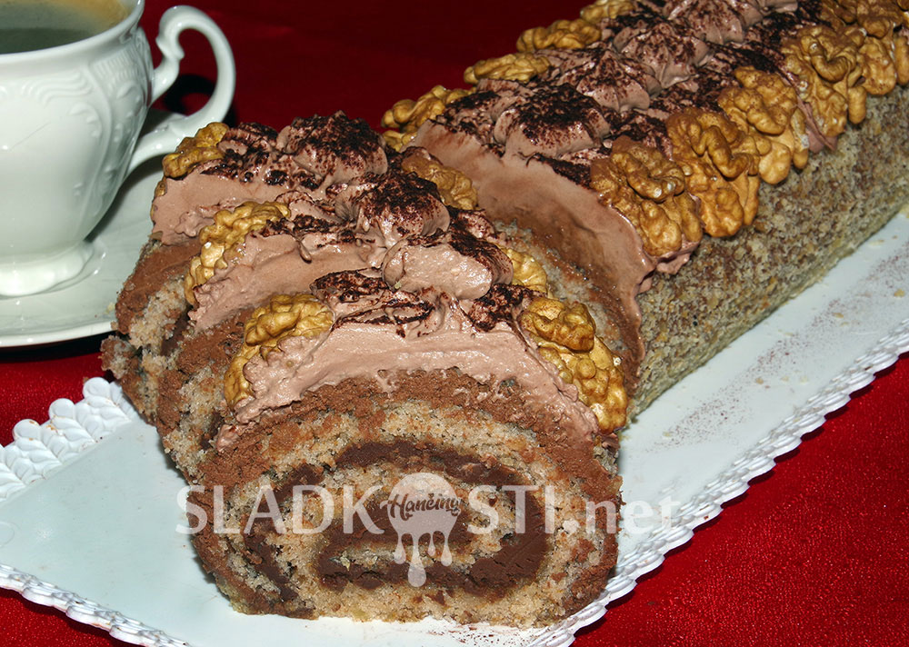 Ořechová roláda s ganache krémem a pařížskou šlehačkou