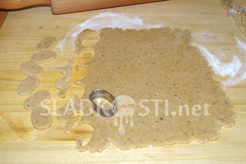 Ořechové oválky s nutellovým krémem