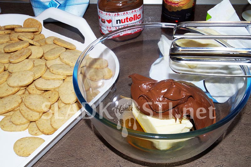 Ořechové oválky s nutellovým krémem