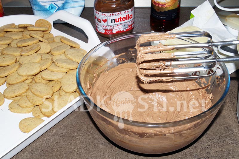 Ořechové oválky s nutellovým krémem