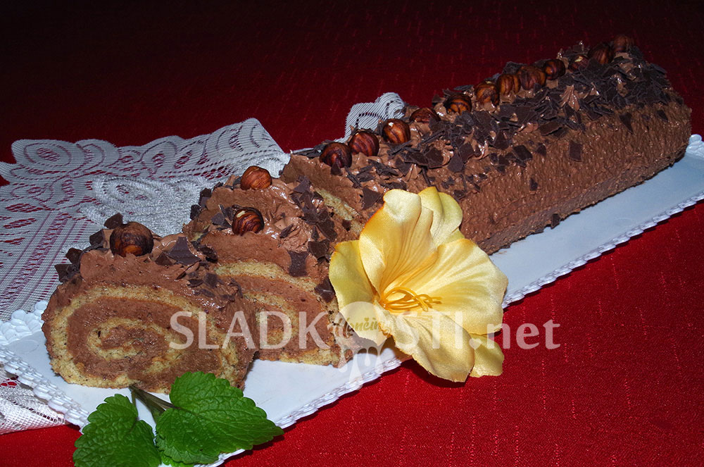 Oříšková roláda s máslovým krémem