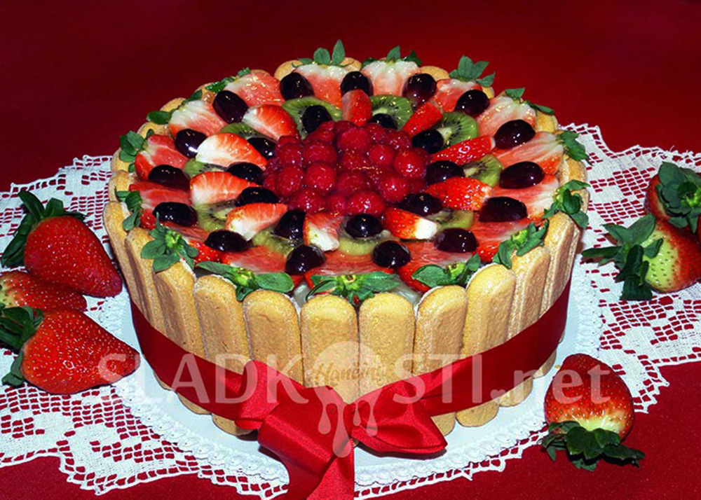 Ovocný dort se šlehačkou a mascarpone