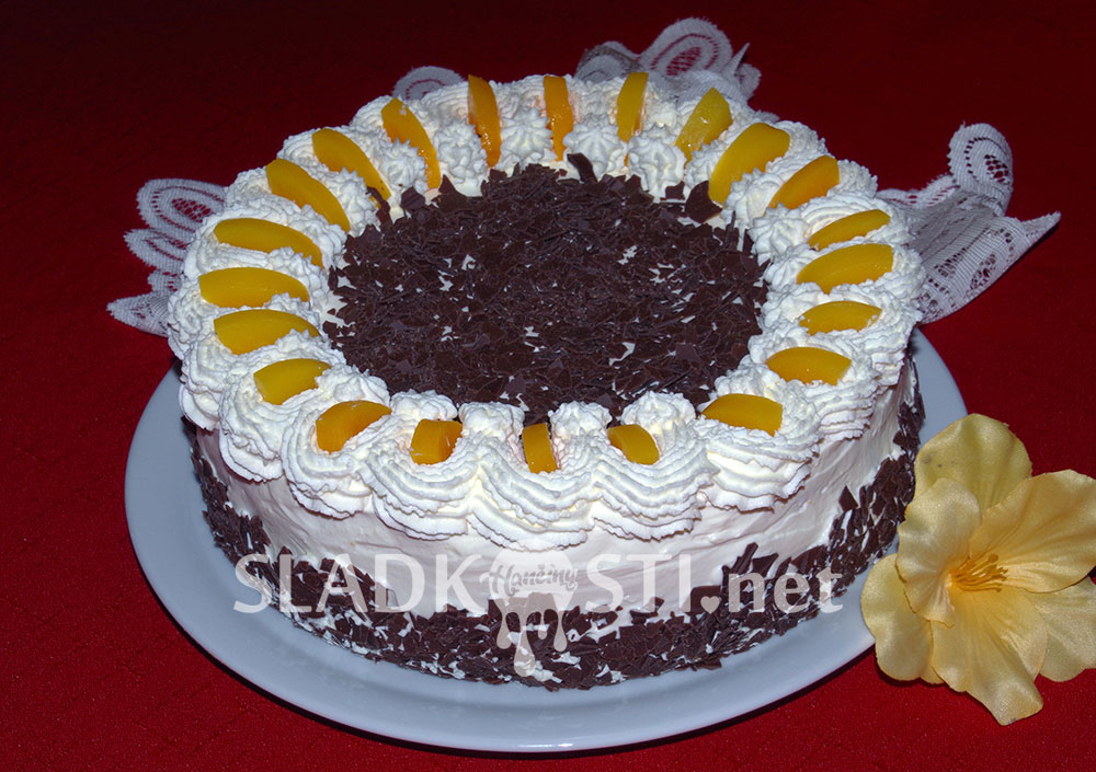 Piškotový dort Mascarpone s broskvemi