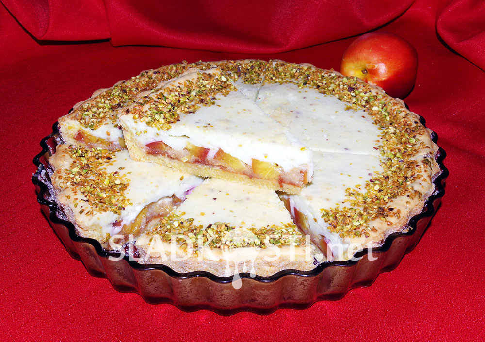 Pistáciový cheesecake s nektarinkami