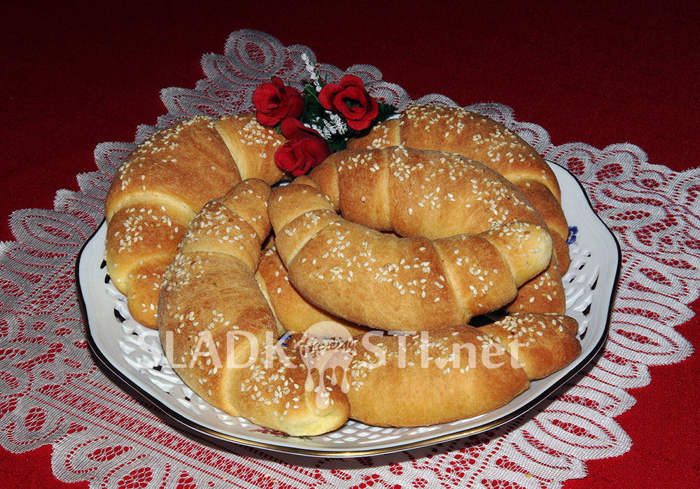 Sladké sezamové rohlíky