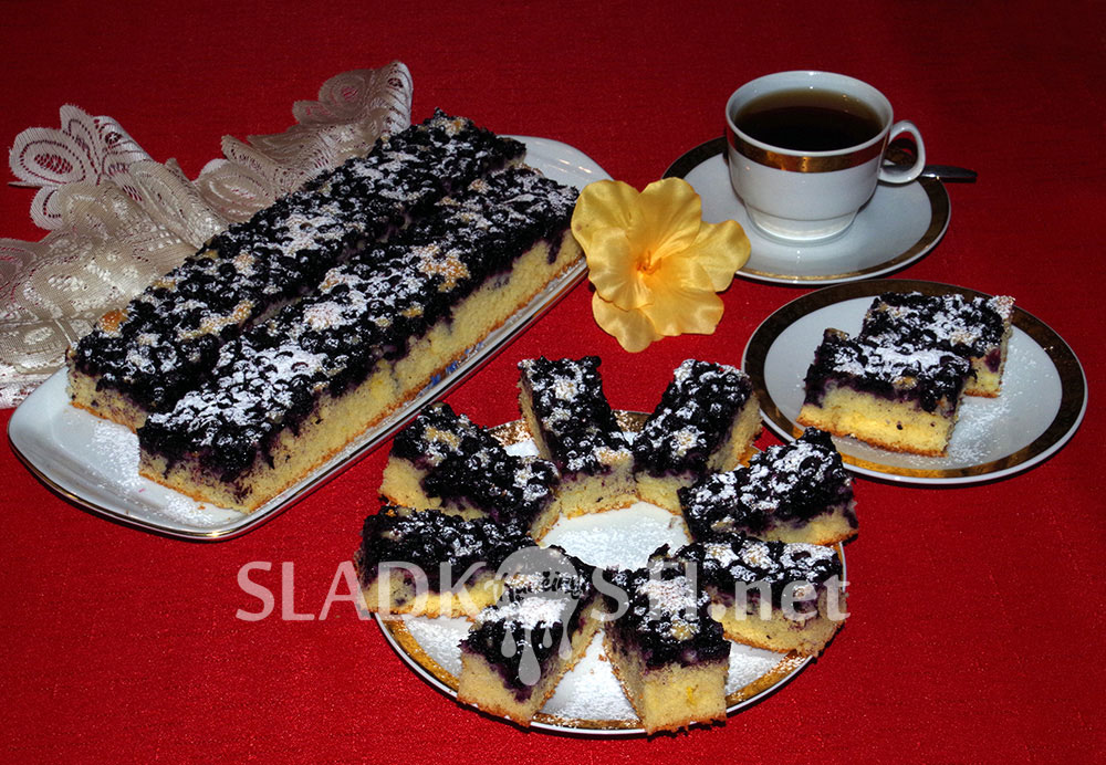 Šlehačková bublanina s borůvkami