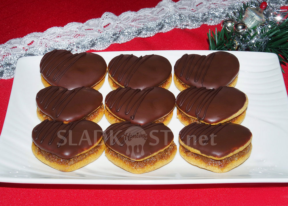 Slepovaná perníková srdíčka s čokoládou