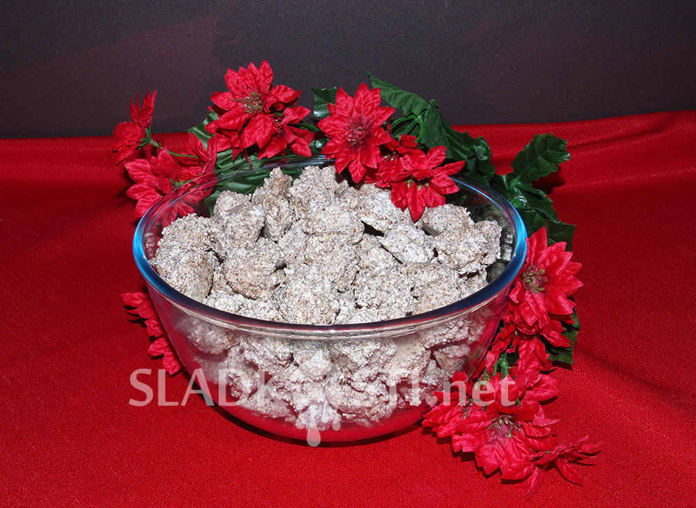 Sněhové hrudky s ořechy a čokoládou