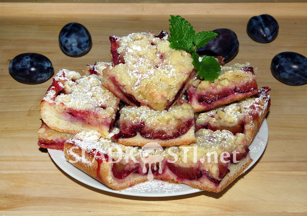 Švestkový táč s máslovou drobenkou