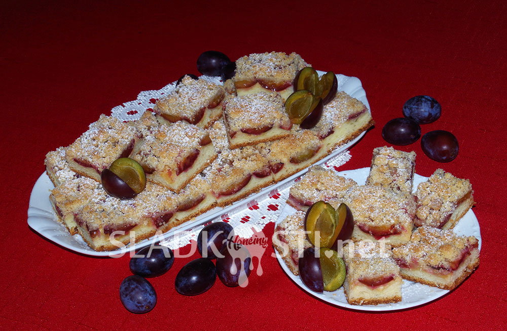 Švestkový táč s piškotovou drobenkou