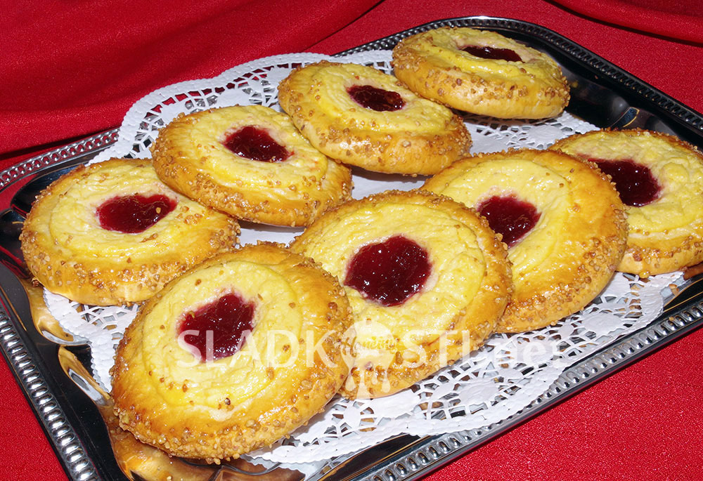 Tvarohové koláče s oříšky a marmeládou