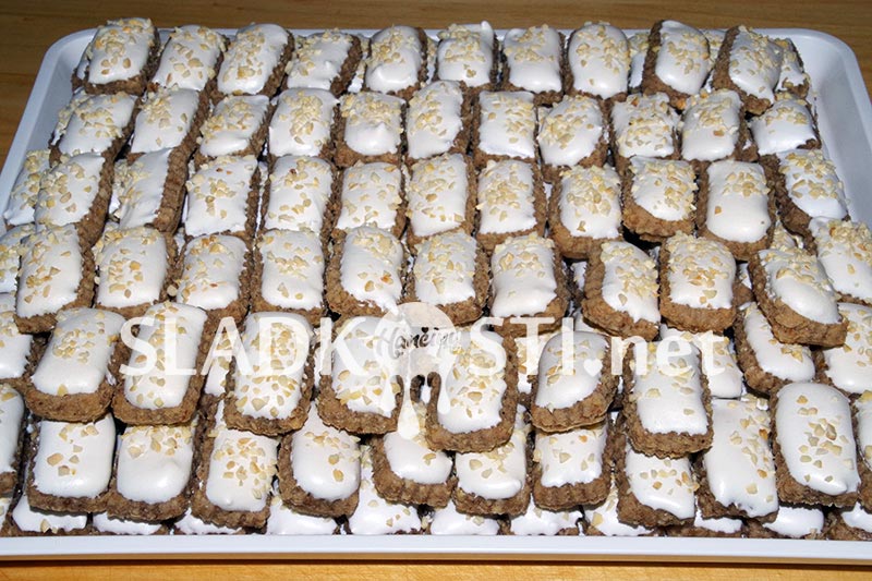 Tyčinky z vlašských a kešu ořechů