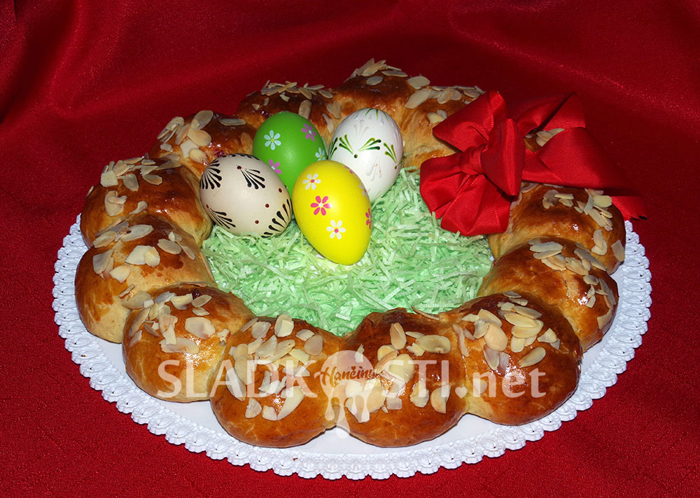 Velikonoční věnec s mandlemi