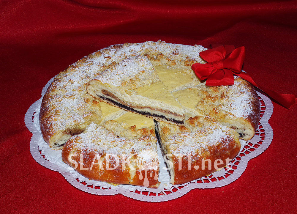 Vrstvený koláč s mandlovým věncem