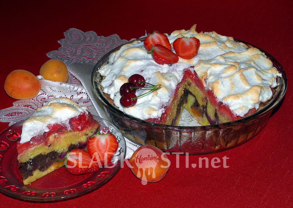 Vrstvený ovocný koláč s majonézou
