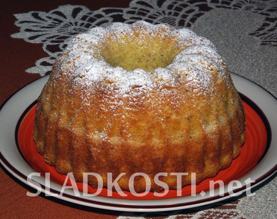 Kefírová bábovka s mandlemi