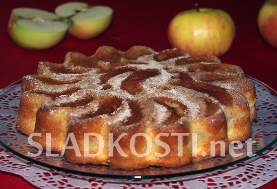 Obrácený jablečný koláč